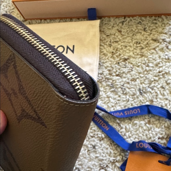 Louis Vuitton Reverse Monogram Zippy Wallet - Picture 6 of 12